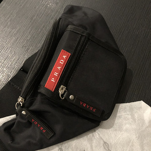 Поясная сумка prada (2 фото из 4)