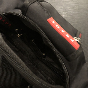 Поясная сумка prada (3 фото из 4)