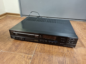 Sony CDP-303ES Stereo Compact Disc Player (2 foto / 3)