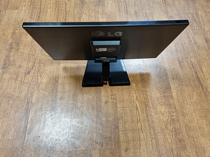 LG E2242T-BN 21.5" 1920 x 1080 D-Sub, DVI LCD Monitor (2 foto / 3)