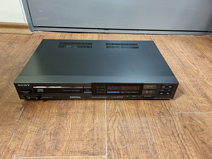 Sony CDP-70 Stereo Compact Disc Player (2 foto / 3)