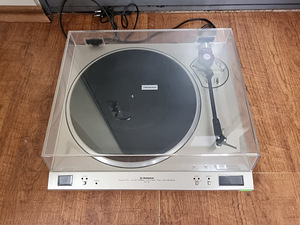 Pioneer PL-8 Fully Automatic Turntable