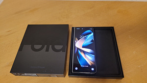 Samsung Galaxy Z Fold 4 512GB GreyGreen 7.6" 5G (2 foto / 3)