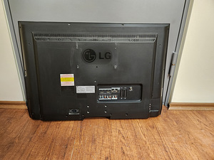 LG 32LC42 TV (32") HD Black (2 foto / 2)