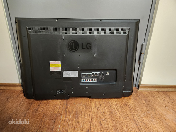 LG 32LC42 TV (32") HD Black (foto #2)