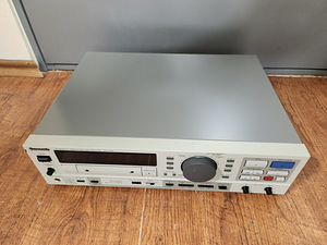 Panasonic SV-4100 Digital Audio Tape Recorder (2 foto / 3)