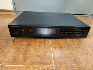 Pioneer F-757 AM/FM Digital Synthesizer Tuner (2 foto / 3)