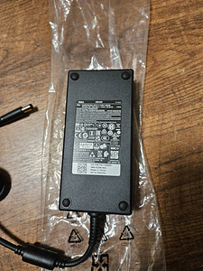 DELL 180W AC toiteadapter sülearvutile ja dokile (1 foto / 3)