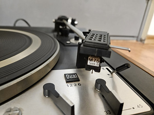 Dual 1226 2-Speed Idler-Drive Turntable (4 foto / 5)