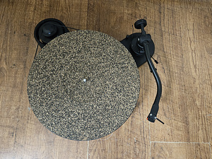 Pro-Ject RPM 1.3 Genie Pearl Turntable (1 foto / 3)