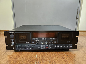 Tascam DA-302 Dual Digital Audio Tape Deck (1 foto / 2)