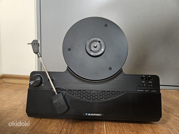 Blaupunkt VT100BK on vertikaalne vinüülplaadimängija koos BT