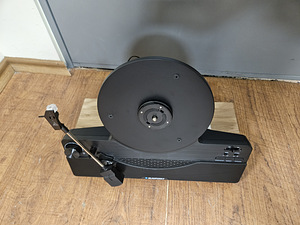 Blaupunkt VT100BK on vertikaalne vinüülplaadimängija koos BT (2 foto / 5)