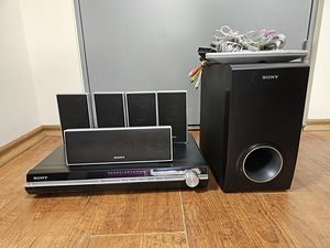 Sony HCD-DZ30 Sony 5.1 kodukinokomplekt. (2 foto / 3)