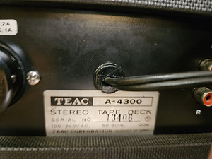 Стереофонический катушечный магнитофон TEAC A-4300 (3 фото из 3)