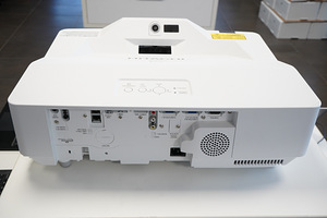 Hitachi LP-AW3001 projektor (2 foto / 3)