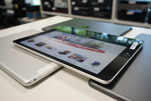 Планшеты Apple iPad (3 фото из 3)