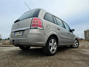 Opel Zafira B (5 foto / 5)