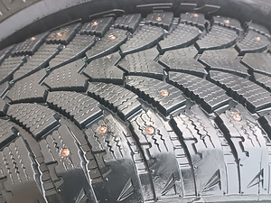 265/65R17 MAXTREK TREK M900 ICE 112S (4 foto / 10)