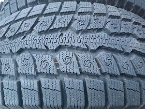 265/70 R16 112H TOYO OBSERVE GSI6 LS (2 foto / 10)