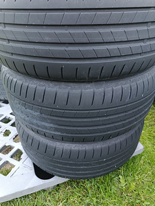 225/50 R17 98Y RUN FLAT Bridgestone (8 foto / 8)