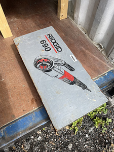Резьбонарезной станок Ridgid 690 (2 фото из 4)