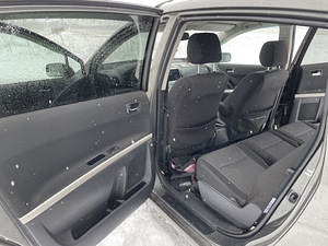 Toyota Corolla Verso (5 foto / 14)