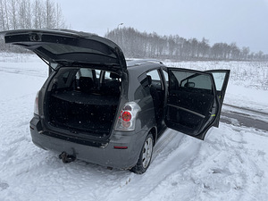 Toyota Corolla Verso (14 foto / 14)
