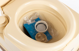Portable Toilet Thetford Porta Potti Qube 165 LUXE (7 foto / 8)