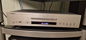 Yamaha CD-S700 CD player