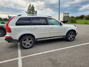 Volvo XC90 (3 фото из 6)