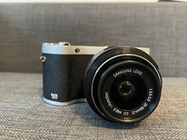 Hübriidkaamera Samsung NX300 - 4 akut - autolaadija