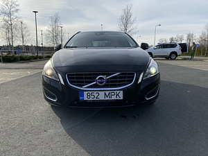 Volvo V60 2.0 SUMMUM D3 120kW (4 foto / 14)
