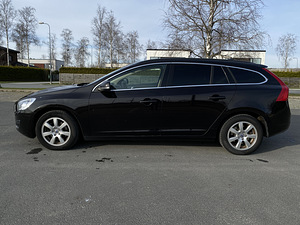 Volvo V60 2.0 SUMMUM D3 120kW (5 foto / 14)