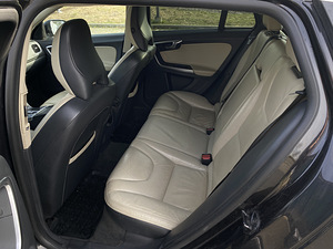 Volvo V60 2.0 SUMMUM D3 120kW (9 foto / 14)
