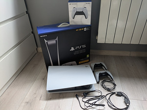 PS5 цифровая + 2 контроллера (1 фото из 9)