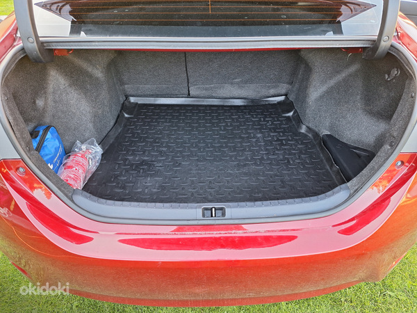 Kummimatt pagasiruumi jaoks Toyota Corolla (2012 - 2018)