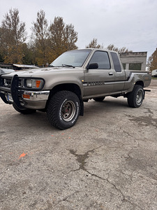 Toyota Hilux üv 12.25 (4 foto / 10)