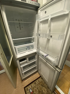 Холодильник Samsung (3 фото из 4)