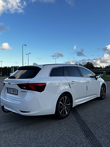 Toyota Avensis (1 foto / 13)