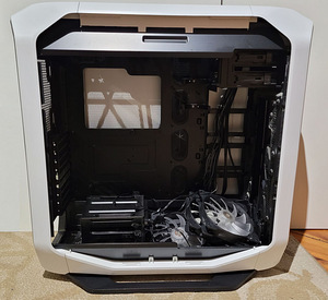 Korpus Corsair Graphite Series™ 780T White Full-Tower valge (4 foto / 10)