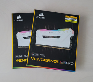Mälu Corsair Vengeance RGB PRO 32GB (4X8GB) DDR4-3600 white (3 foto / 4)