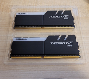 Mälu 2x8GB DDR4-4000 CL18 RAM G.Skill Trident Z RGB (2 foto / 5)