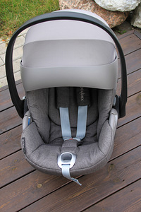 Cybex Cloud Z i-size Manhattan Grey Plus turvahäll (1 foto / 10)
