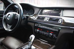BMW 750Lxd (9 фото из 10)