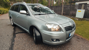 Toyota Avensis (1 foto / 15)