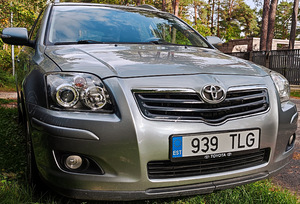 Toyota Avensis (2 foto / 15)