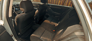 Toyota Avensis (8 foto / 15)