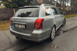 Toyota Avensis (14 foto / 15)