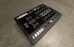 Traktor Kontrol Z2 (1 фото из 7)